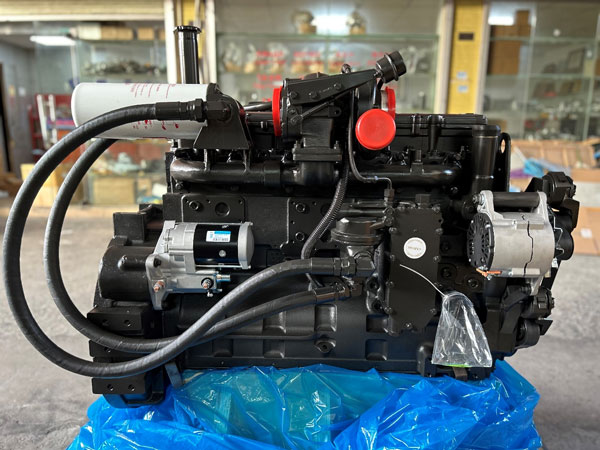 SWAFLY MACHINERY 3 güclü Cummins SAA6D114E-3 mühərriklərini dəyərli müştəriyə təqdim edir